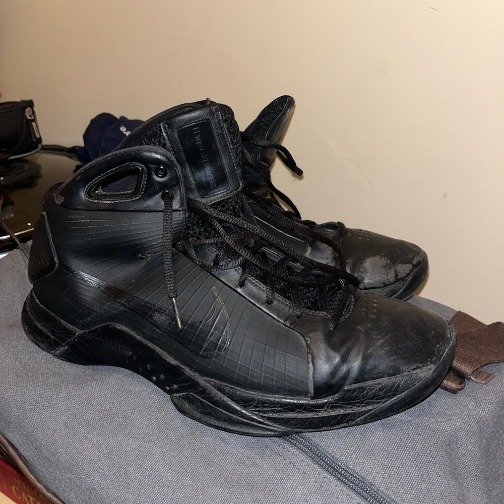 Re-released 2008 Nike Hyperdunk ‘08 Retro Triple Black
